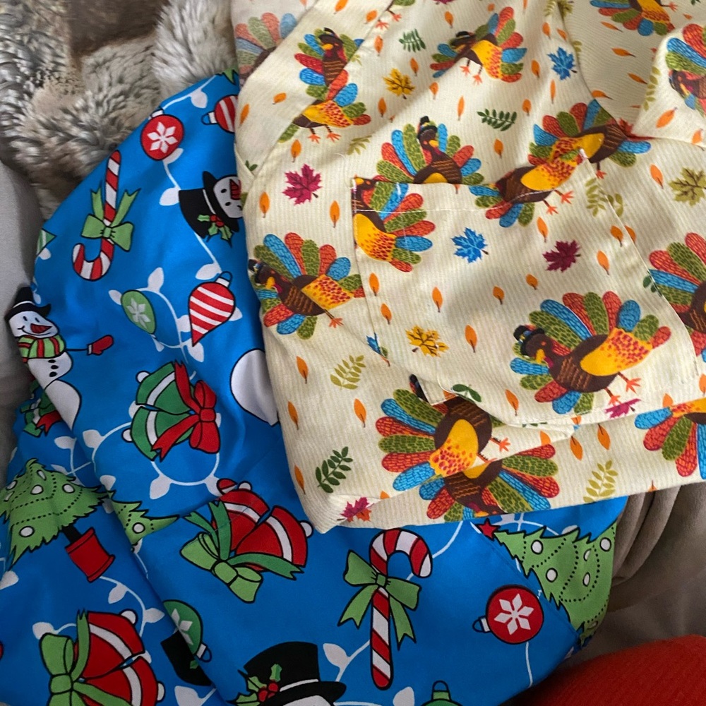 Scrub tops - Picture 2 of 2